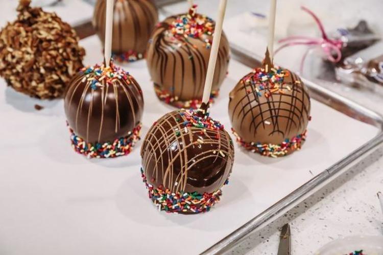 Find Parking Near Peterbrooke Chocolatier Pensacola Palafox in